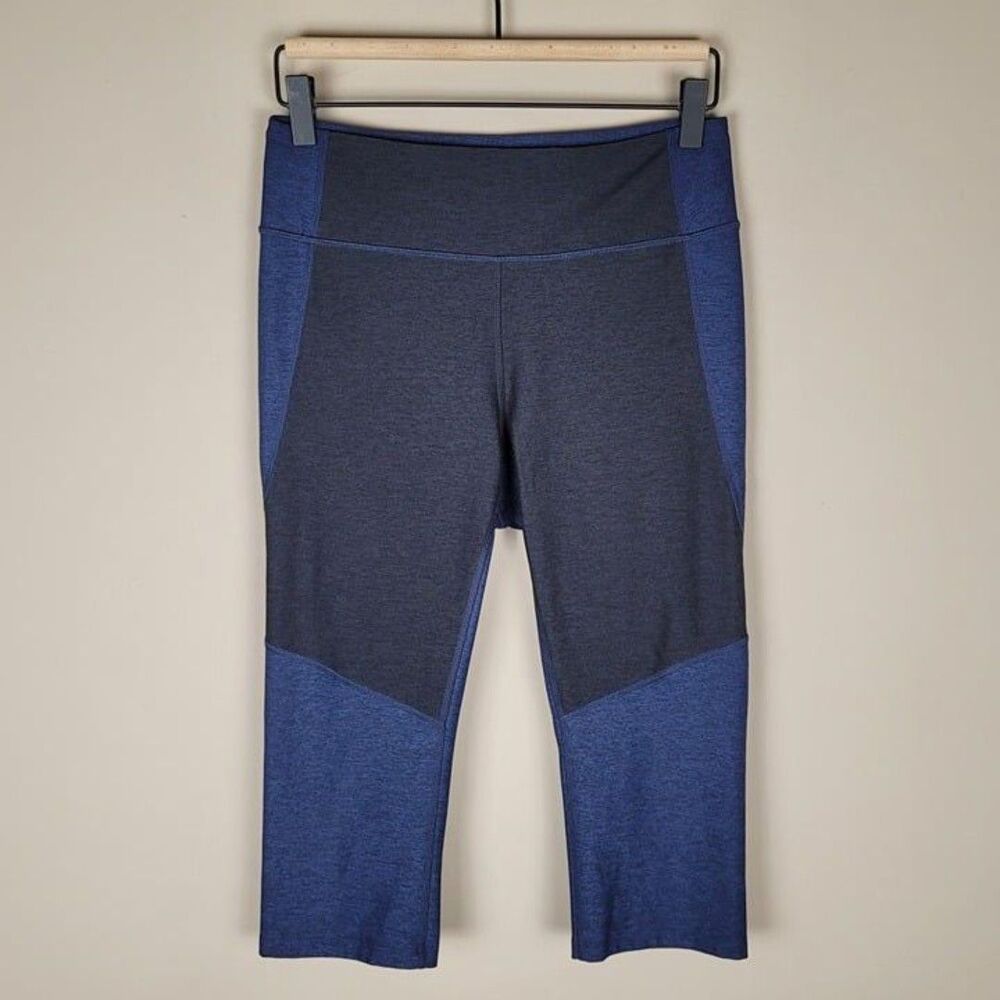 Outdoor Voices Size M Two Tone Cropped Capri Leggings Colorblock Blue Black